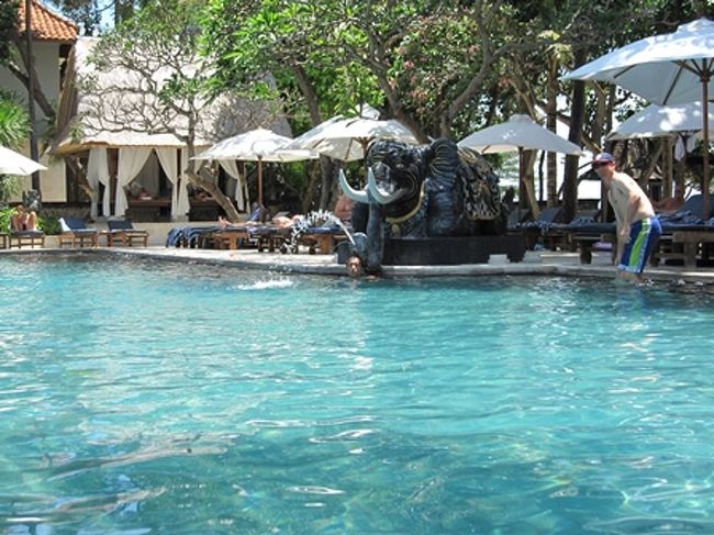 大きいの小さいので3つくらいあったかな？<br /><br />象の鼻から水が出ていたり…