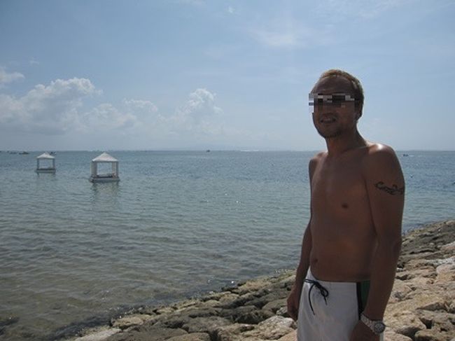 ビーチの端には岬のように少しだけ海にせりだしているところがあります。