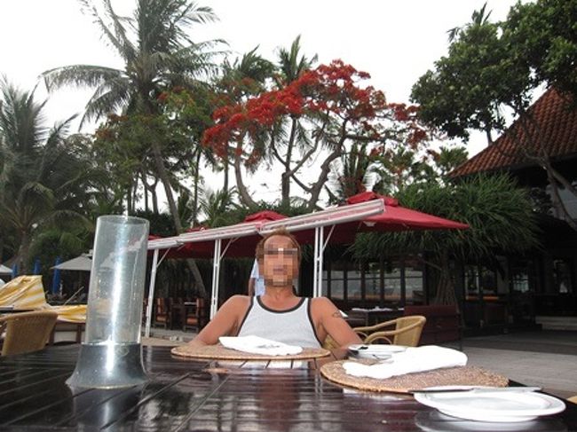 夕方のチェックアウトだったので、チェックアウト前にビーチで夕暮れ&amp;最後のビールを。