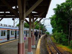 大阪「なんば」から南海本線で「和歌山港」駅へ向かいます。
特急「サザン」を使って、和歌山港駅まで大阪市内から約1時間。
サザンは指定席もありますが、一般席（乗車券のみ）でも利用可能です。