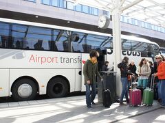 ちょっと居眠りしている間に中央駅へ到着。
中央駅の裏側（川側）へ到着します。