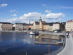 ニシンバーガーを食べ、ガムラスタンへ移動します。
旧市街手前の橋から見た風景。とても美しい。。。
この町はどこを切り取っても絵になります。
さて、観光の中心地へ移動です

（続く）