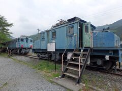 三峰口駅の北側には、秩父鉄道の車両公園があり、旧式車両が幾つか展示されています。
時間まで少し見て回りました。