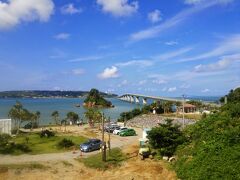 古宇利大橋が良く見える場所で写真が撮りたいなぁ〜と寄ったのが
＜美らテラス＞
イタリアンとか沖縄そば、お土産なんかが置いてある複合施設って感じのところ。