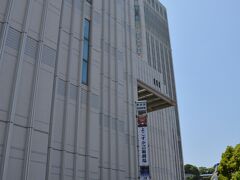 汐入駅前の、よこすか芸術劇場です。
まあ、ホテル併設です。
