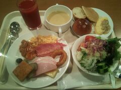 今朝は＜谷茶ベイ＞です。
前日の七福に比べてこっちの方が広くて種類が多いね。
今日もモリモリ食べちゃう(^○^)