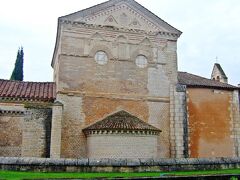 サン・ジャン洗礼堂　Baptistere Saint-Jean

サン・ピエール大聖堂のお隣りには、サン・ジャン洗礼堂があるのですが・・

私たちの訪問時は入場時間が14h30-16h30だったので、また14h30頃にここに戻ってきたいと思います。

今は、ひとまず外観を数枚撮っておこう!