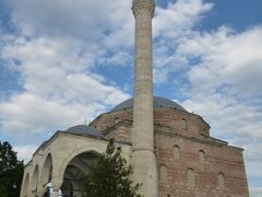 城塞の東側には、1492年に建てられたモスク「ムスタファ・パシナ・ジャミーヤ」
無料で使えるトイレもありました。