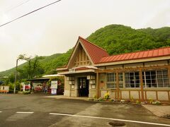 吉ヶ原駅

1991年（平成3年）に廃止となった同和鉱業片上鉄道の旧吉ヶ原駅です。
片上鉄道保存会によって、動態保存活動を行われています。
