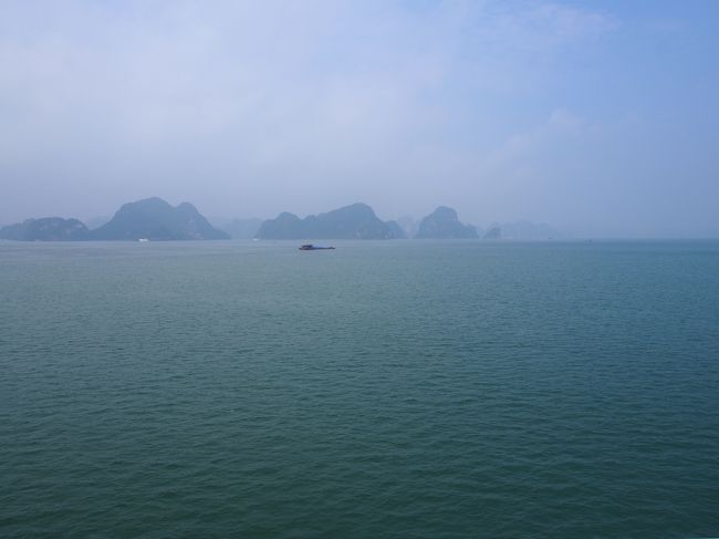 この日も快晴！うっすらと見える岩かげが、なんとも不思議な景色。