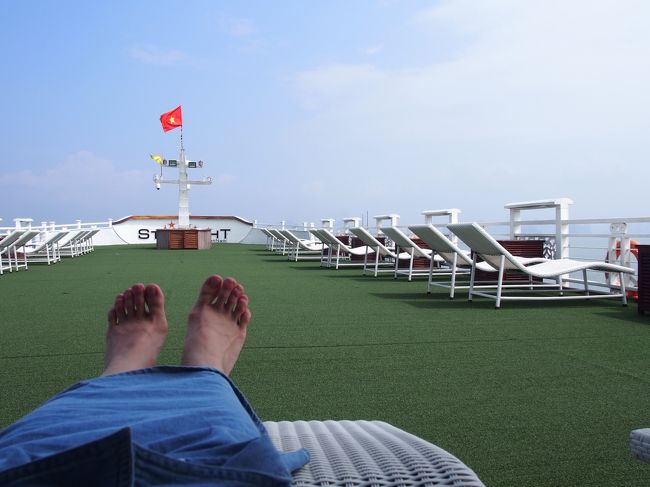 チェアを日陰にうつしてもらって、のんびり。<br /><br />暖かくて、風も気持ちよくて、めっちゃ眠たい。<br />最高のお昼寝タイムです(・∀・)