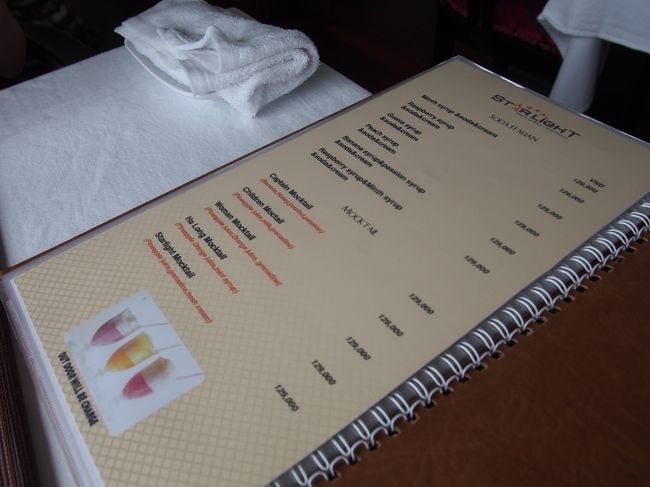 ドリンクは、ノンアルコールのモクテルを注文しました。<br />色々あって悩む！全部美味しそう！！o(｀ω´*)o<br /><br />私はせっかくなので、<br />クルーズの名前がついた、スターライトモクテルにしました。