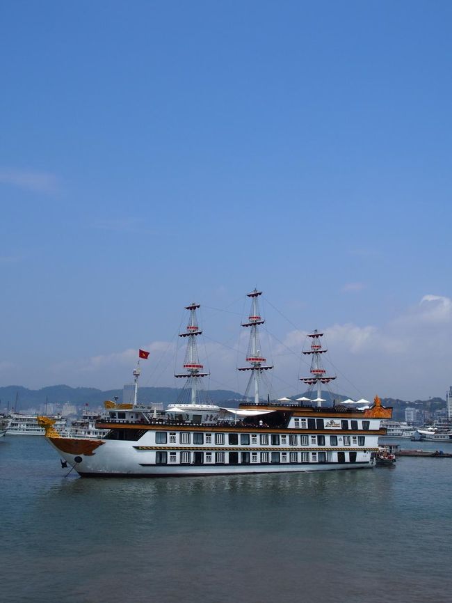 クルーズから見えた、とっても豪華なクルーズ船(・∀・)<br />すてきだなー！