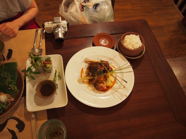 チキンも食べました。<br />この４種類でかなりボリューミーだったので、めちゃくちゃ満腹。<br />デザートも頼みたかったけれど、断念。<br /><br />コースにしなくてよかった。多分食べきれなかった。