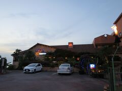 友達がホテルまで迎えに来てくれました。半年ぶりの再会！
連れてきてもらったのがこのステキレストラン。