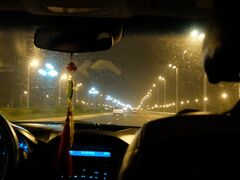 飛行機の中で本を読み映画を観たらハイ・ハノイ。今回は久し振りの日系航空社、
機材もいいし飛行時間短く感じました。
入国審査もスムーズ、荷物も早めに出てきて、ホテルの運転手さんも直ぐ見つかり
ハノイ・エレガンス・ダイアモンドへ、40分くらいで到着。