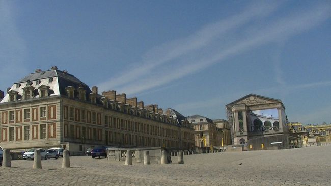 ルイ14世は強制的に宮殿に移転を<br />させたとか・・<br /><br />いつの時代も・・ですね