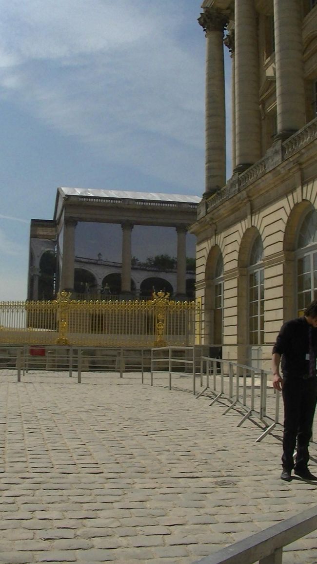 でも、彼はフレンドリーでした。<br /><br />いけないだろうけど、此処まで入れて<br />くれました。<br /><br />写真の被写体自体、変わりない感じ<br />   でも、私を信用してくれた事に感謝