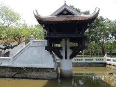 ぐるぐる回って一柱寺に来ました。半端ない暑さと湿度です。