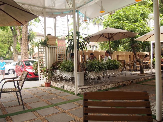 きれいなカフェ。<br />アイスクリームを食べました。