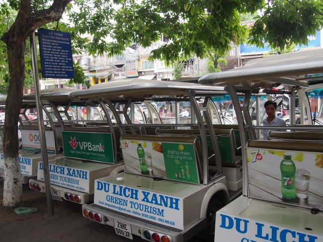 乗りたかった電気カー。<br />ホアンキエム湖からドンスアン市場まで運行しているとのことだったけれど、<br />乗り方がわからない。