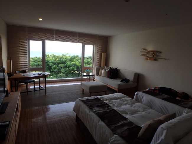 価格が少し安かったのとお部屋が広いのが魅力で、コーラルウイングにしました<br /><br />IHG会員特典なのか、おそらくオーシャンビューの中でも良い位置のお部屋にアップグレード　となったのかな？カードキーにもIHGとあったし。<br />