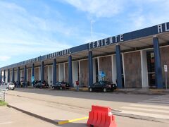 こちらのクスコ空港、大変こじんまりとした空港です。

さすがにすぐに街へ出るのも何なので、空港内のカフェでちょっとゆっくりと。
wi-fi飛んでいました。