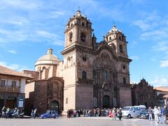 こちらの教会、この日はなんだかイベントみたいなものをやっていて入れなかったのが残念。

後日、中へ入りました。