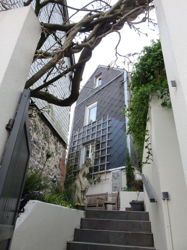 ippuniさんが以前もいいな〜と思った<br />というB＆B（高台ですが素敵でした）<br /><br />CHAMBRES D’HOTES<br /><br />La Lirencine.<br /><br />www. lalirenine.fr/