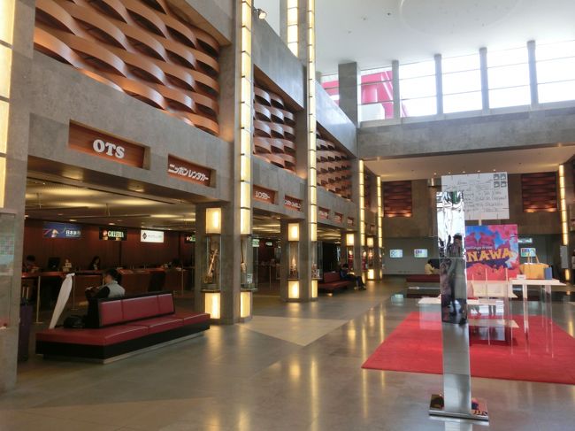 ここでは買い物ではなく、レンタカーを借りるためです。<br />こちらのレンタカーはすいていて、待つことなく借りれるので<br />嬉しいです。<br />