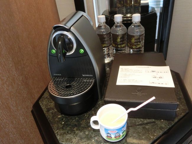 このマシンは、いつ頃のものだろう。<br />東京のリッツにも同じものがあったかと思います。<br />ここで飲んだコーヒーが美味しかったので、<br />私もネスプレッソのマシンを後日購入しました。