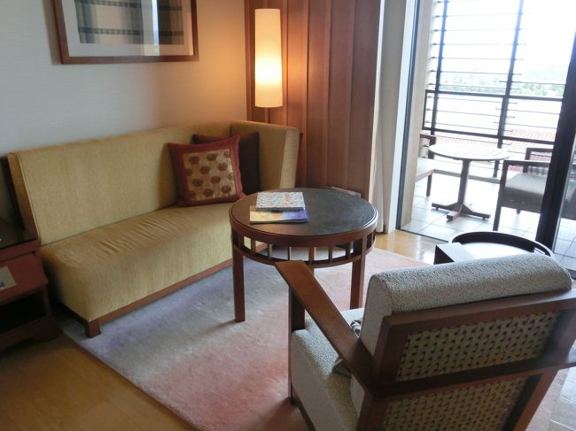 ちょっとしたリビングコーナーもあり、<br />くつろげます。