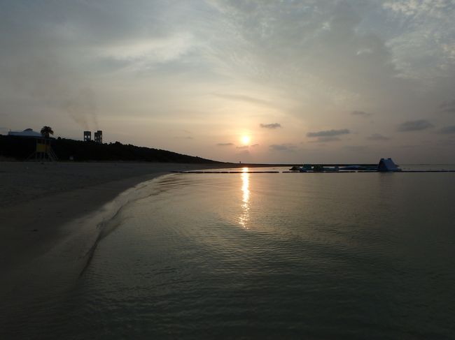 誰もいないマエザトビーチ<br />なんだか雲が多いな〜　今日はビーチで遊ぶ予定なのに<br />大丈夫かな