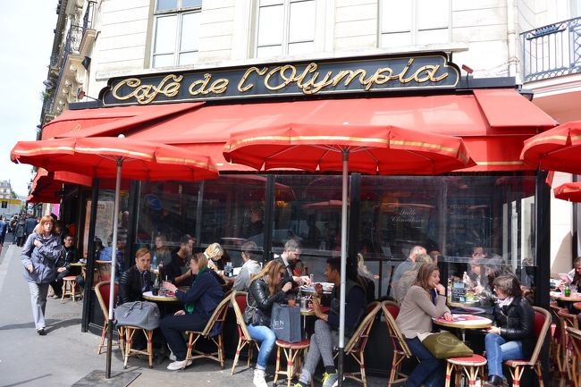 そろそろランチにしましょ〜。<br /><br />なんだか日本食食べたいと思いながら・・・<br />調べてその店を目指すのも面倒だしと思い<br />ブラブラ歩いていると日本語表記のあるお店が(笑)<br /><br />もうココでい〜やって入店(^-^)<br />「カフェ・ド・オリンピア」