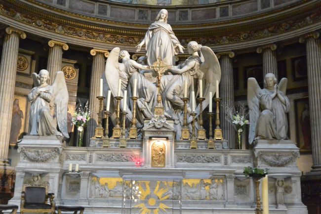 「聖マグダラのマリアの歓喜」像。<br /><br />周りの天使たちが今にも飛び立ちそう。。。