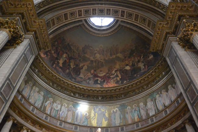 マリア像の上にある天井画。