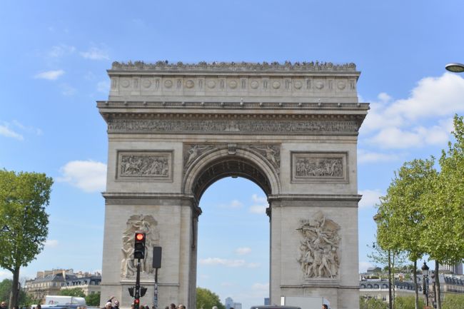 朝はあんなに曇っていたのに、<br />青空に凱旋門、最高な景色☆*:.｡. o(≧▽≦)o .｡.:*☆