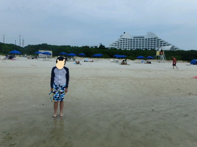 うう・・・海つめたいぃぃ<br />曇り・・・