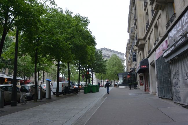 ホテルから凱旋門が見えてるよ〜<br /><br />朝から美味しい物食べて歩いて<br />大満喫(((o(*ﾟ▽ﾟ*)o)))<br /><br />翌日はとうとう帰国日（涙）<br />この日は最後の晩餐！<br />メインイベントでもある<br />三つ星レストランでのディナー（≧∇≦）<br /><br />続きはステキすぎるレストラン<br />「エピキュール」でのディナーへと続きます☆*:.｡. o(≧▽≦)o .｡.:*☆<br /><br />最後まで読んで頂き有難うございました♪