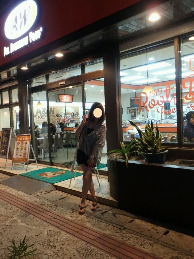 A＆Wの前でカメラマン息子くんに撮ってもらい