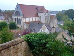 サン・タンドレ教会　Collegiale Saint-Andre de Chartres

眼下、左手に、サン・タンドレ教会が見えてきました。