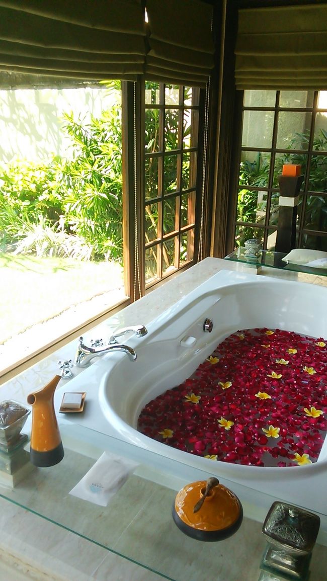 バスタブの中はフラワーバス