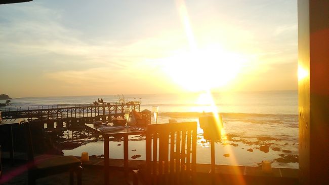 レストランのキシック・バー・アンド・グリルでのサンセット