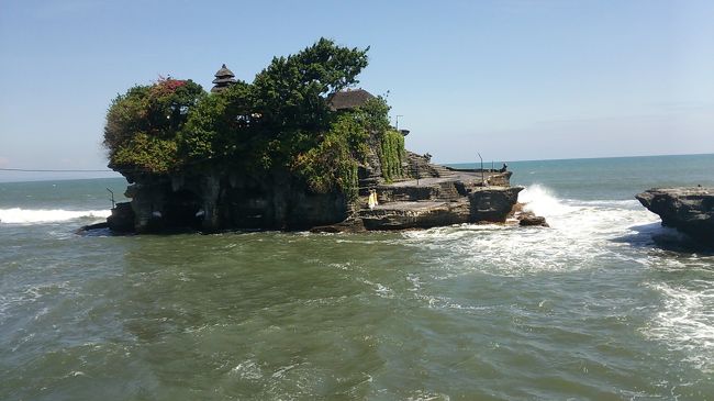 満潮時で島になったタナロット寺院