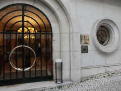 リスボンのホテルBRITANIAにて。
朝起きて、まずホテルの外に出てみる。
意外と寒い。