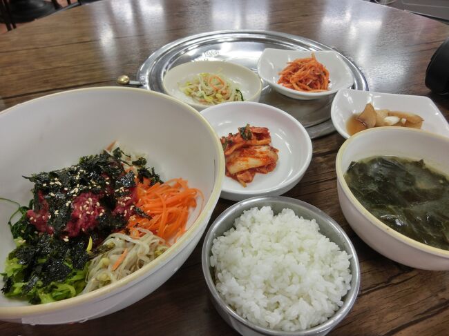 カルビ（焼肉）を食べている時間も無く、写真にあったユッケビビンパを頼みました。<br />これヒットです。安いし（逆に安いので韓牛かは不明）ユッケが美味しかった。<br />