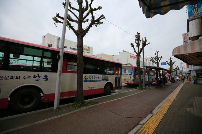 河回村行きは、駅を出て駅前通りを渡って左手にあります。<br />乗り場も６年前に来た時と変わっていない。