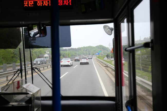 高速に入りました、前回来た時は高速を走った記憶がなく早く到着すると思ったのですが河回村まで50分もかかりました。途中新しくなった安東バスターミナルを経由したので遠回りしたのかもれません。