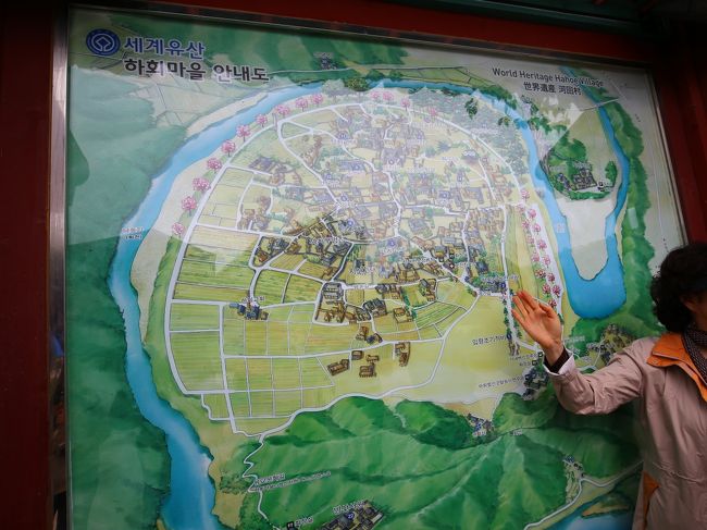 観光案内図では、ガイドさんが、マウルの案内をしてくれます。