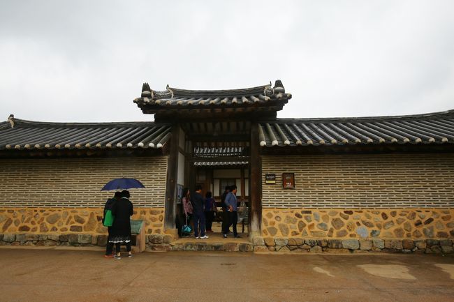 中に入れなかったので、中の建物を見るだけです。